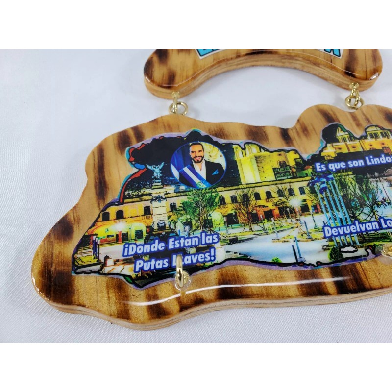 El Salvador Wooden Map Key Holder, Colgadero de llaves De