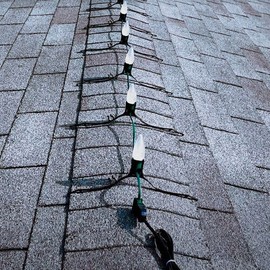 No Label Rooftop Ridge Line Mounting Clips For Christmas Lights C9, C7, & More 25 Pack