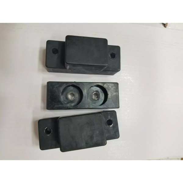 SECOPARTS.net M998 HMMWV HOOD BUMPER SET HUMMER HUMMVEE Rubber 12338896