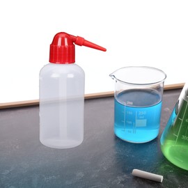 TEHAUX 2pcs Squeeze Bottles for Watering Cleaning Transparent Design Measurement Scales Lightweight Compact for Easy Use Gardening Household Tasks