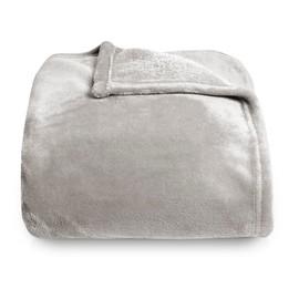 Silentnight Supersoft Fleece Throw Blanket - Versatile Fluffy Throw for Bed Sofa and Couch Crafted from Warm Cosy Super Soft Fleece - Silver - 130 x 150cm