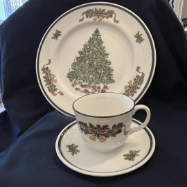 Johnson Bros Victorian Christmas Dinner Plate, Cup & Saucer Set Beautiful NIB
