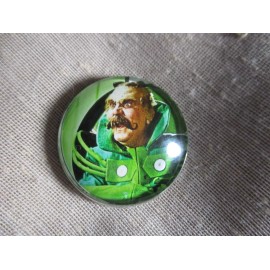 GLASS DOME PICT BUTTON - WIZARD OF OZ - THE GUARD AT DOOR TO EMERALD CITY