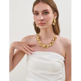 WOWORAMA Chunky Gold Statement Necklace for Women Boho Vintage Gold Flower Necklaces Trendy Sectored Floral Choker Necklace for Party Prom Jewelry