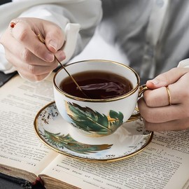 Huiyiwert Goldrand Espressotasse mit Untertasse und Löffel Porzellan Kaffeetasse Set 220ml Cappuccinotasse Modern Federmuster Teetasse Kaffeeservice für Cappuccino Latte Mokka Tee (Grün)