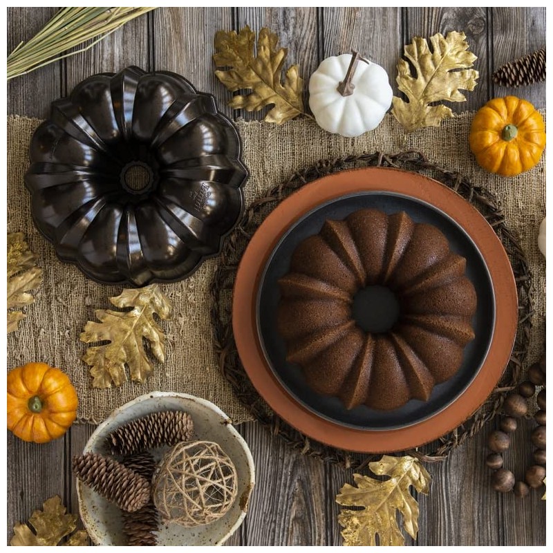 Nordic Ware Original Bundt, 12-Cup, Bronze