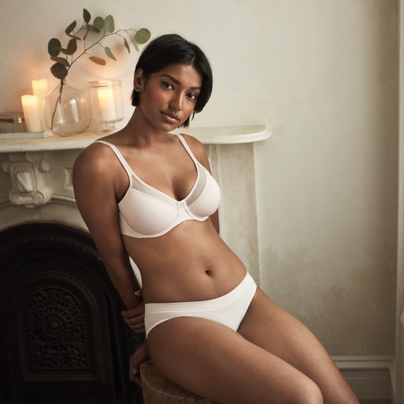 Bali Bali Women's One Smooth U Ultra Light Illusion Neckline