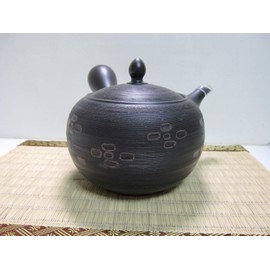 Japanese Kyusu Tokoname Clay Teapot 13.5 Fluid Ounces Haruaki Flower Pattern on the Pattern of Trunk of Black Pine Tree G747