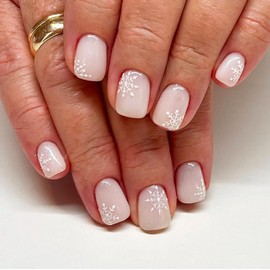 24Pcs Christmas Press on Nails Short Square WLGDLH Fake Nails with Snowflakes Design Cream White Full Cover Artificial Glue on Nails Glossy False Nails Cute Stick on Nail for Women
