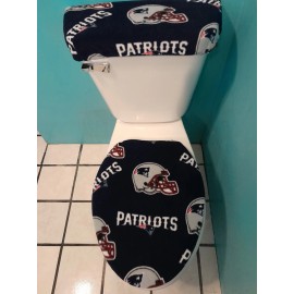 NEW ENGLAND PATRIOTS FLEECE TOILET SEAT LID AND TANK TOP COVER SET.