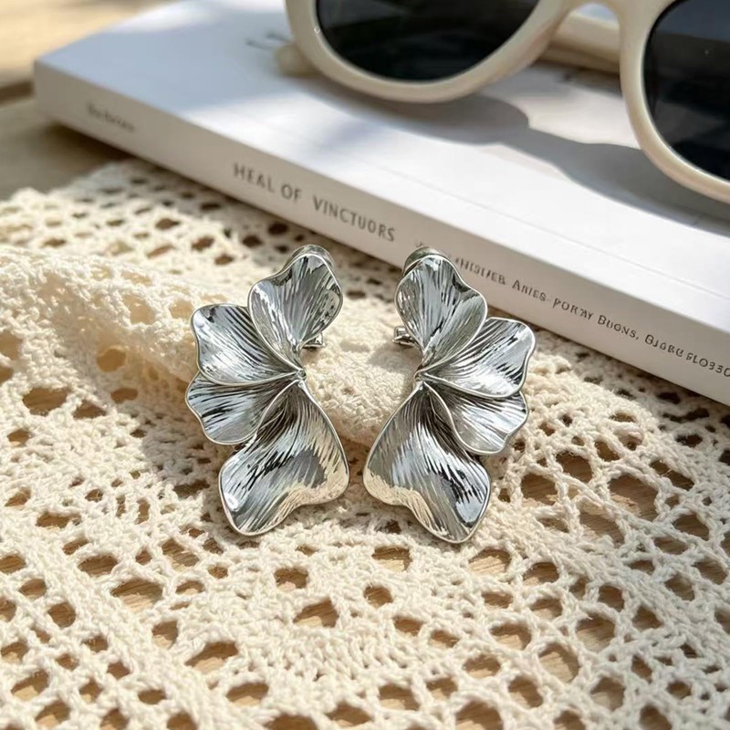 Enrwin Chunky Statement Sectored Flower Leaf Shell Angel Wing Clip