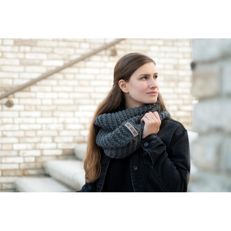 KNIT FACTORY - Alex Loop Scarf - Tube Scarf -