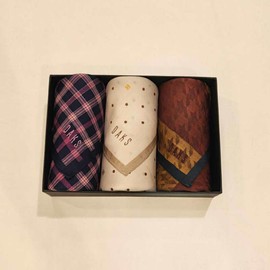 Daks 대구백화점 닥스남녀3매 선염 혼합 손수건 세트(DDI2번) Daegu Department Store Daks Men's and Women's 3-Piece Dyed Mixed Handkerchief Set (DDI2)