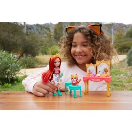 Enchantimals GYJ05 Royal Dressing Table Playset with Fabrina Fox Doll (Approx. 15.2 cm) and 1 Animal, Toy for Children from 4 Years