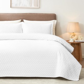 Hansleep White Quilt California King Size - Chevron Pattern Ultrasonic All Season Bedspread California King, Soft Lightweight Coverlet Bedding Set, 3 Piece (1 Quilt, 2 Pillow Shams)