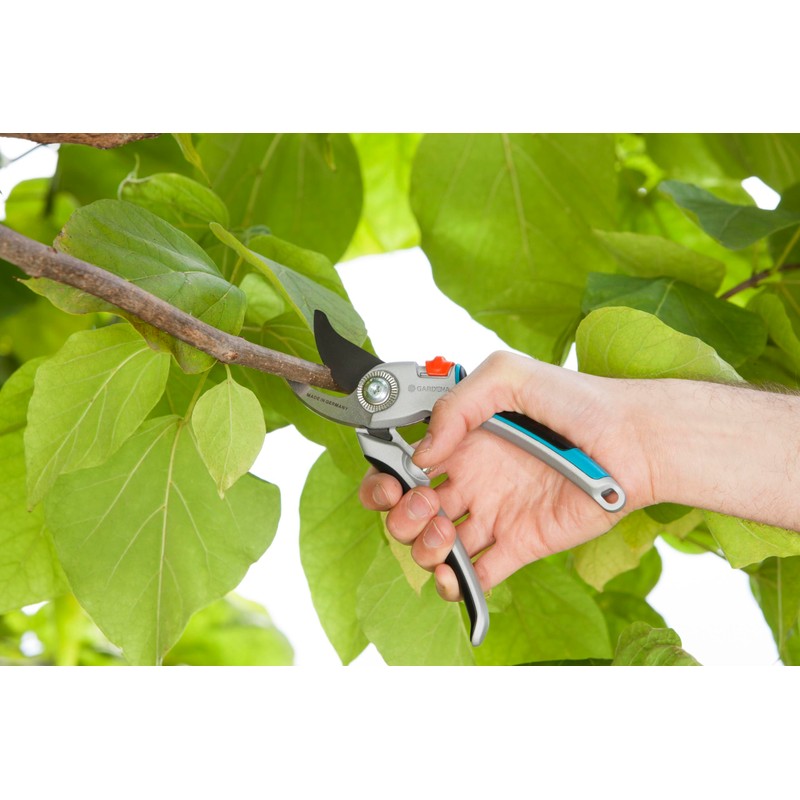 GARDENA (8906) Adjustable Bypass Garden Pruning Shears for Trees, Roses,