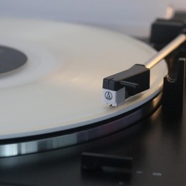 Turntable Mat Record Platter Slipmat: Acrylic Record Player Platter Vinyl Slip Mats for Turntables Antistatic Tighter & Defined Bass, White