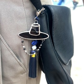 I agree to third-party provision for delivery of National Museum of Korea goods, traditional hat keyring, Korean souvenirs, lucky key holder, and foreigner gifts. / 국립중앙박물관굿즈 전통갓자개키링 한국기념품 행운키홀더 외국인선물 배송을 위한 제3자 제공에 동의합니다