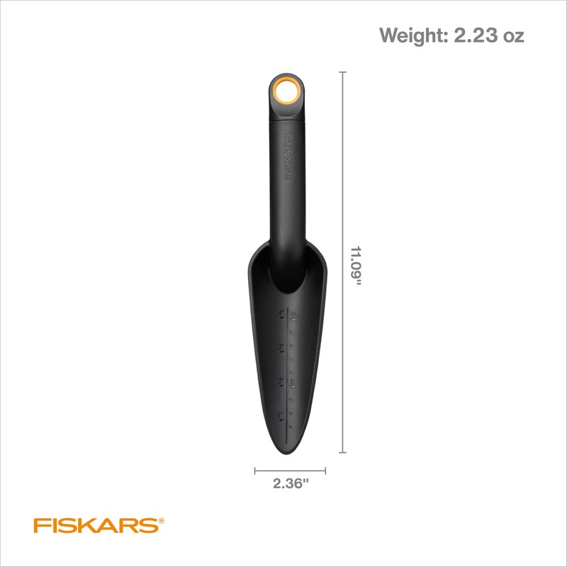 Fiskars Eco Transplanter with Narrow Curved Spade, Depth Markings, Ergonomic