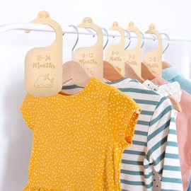 Abeillo 7Pcs Baby Wardrobe Dividers, Cartoon Baby Clothes Dividers from Newborn to 24 Month, Baby Clothes Organizers for Wardrobe, Wood Safe Wardrobe Separators for Newborn Boys Girls Christmas Gifts