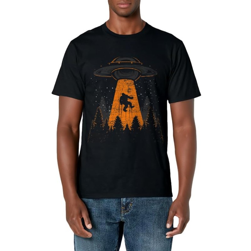 Bigfoot Sasquatch UFO Alien Abduction Yeti Cryptid Bigfoot T-Shirt