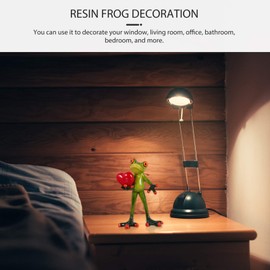 NUOBESTY Frog Figures Statue with Heart Resin Frog Ornament Garden Figure Decorative Figure Pond Decoration Frogs Garden Gnomes for Outdoor Balcony Birthday Wedding Valentine's Day Party Table