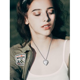 Locket Photo Necklace for Women Silver Heart Shaped Photo Necklace Picture Locket Necklace for Girls (Style D)