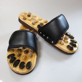 [Gravel Slippers] Acupressure Slippers Acupressure Indoor Shoes Irene Slippers Foot Acupressure Foot Health Living Room Shoes Indoor Shoes Slippers Gravel Acupressure Slippers for Men and Women - M red 2ea