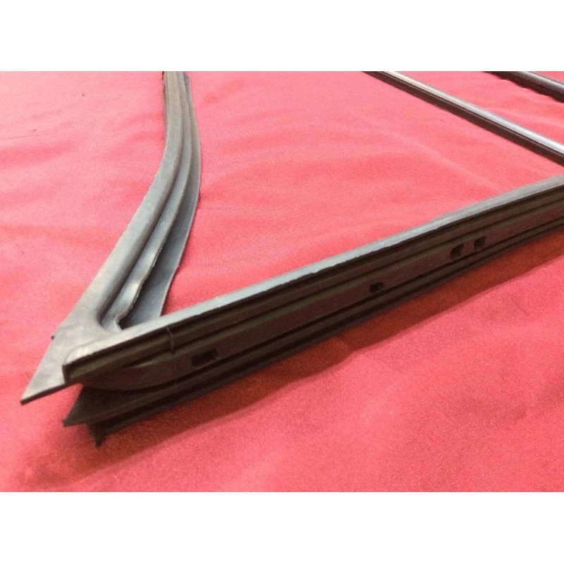 TOP QUALITY 1966-1977 EARLY FORD BRONCO PREMIUM VENT WINDOW SEAL