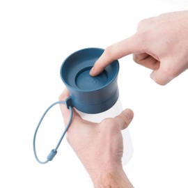 BergHoff Wasserflasche 0,5 l - Leo (Trinkflasche für Sport / Freizeit, Flasche mit Tragegurt, Push-To-Drink, 360° Trinkrand, Sportflasche, spülmaschinenfest) 3950121