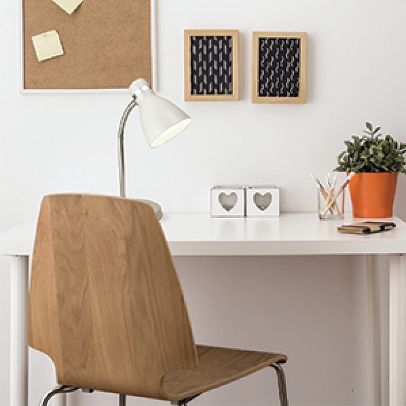 Newhouse Lighting Oxford White Metal Flexible LED Goose Neck Lamp