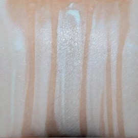Urban Decay Naked Skin HIGHLIGHTING FLUID ILLUMINATING SKYWALK OPTICAL BLURRING