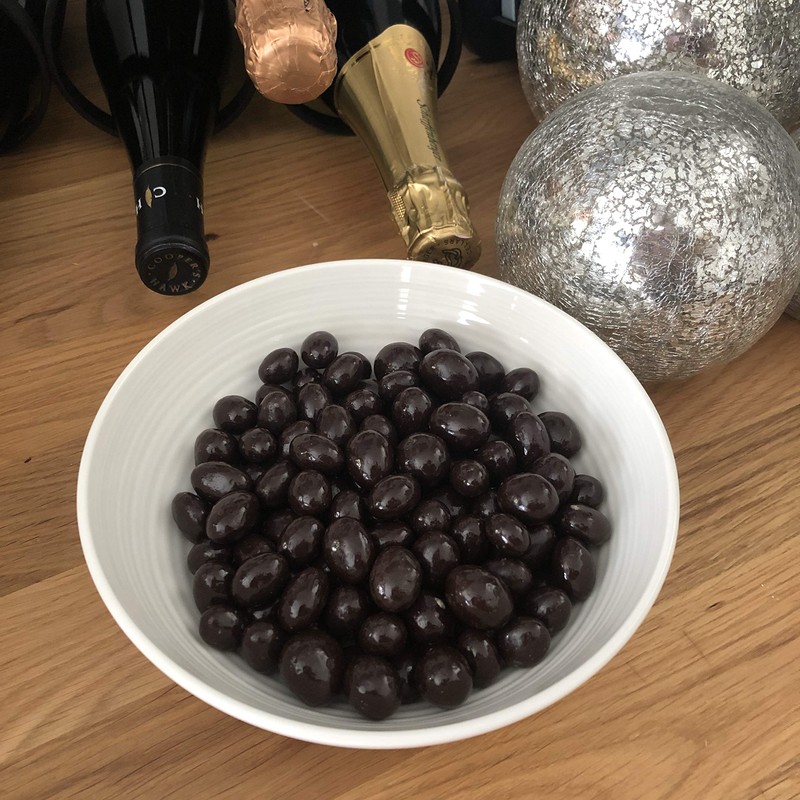 Dark Chocolate Covered Raisins – Fruity Raisins covered in 64%