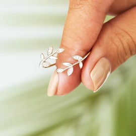 STORYJEWELLERY Leaf Ring for Women, Dainty Olive Promise Ring for Women, Birthday Christmas Gifts Rings for Women (silver Size 07)
