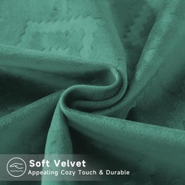 Ystyle Christmas Set of 2 Velvet Cushion Covers, 40 x 40 cm, Soft Decorative Cushion Cover, Modern Decorative Cushion Cover, Sofa Cushion, Decorative Cushion Cover for Living Room, Bedroom, Dark Green