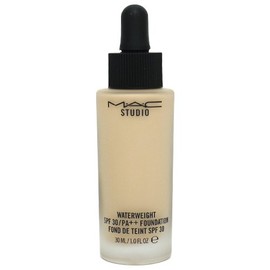 MAC NC15 Studio Waterweight SPF 30 Foundation, 1.0 fl oz (30 ml)