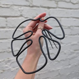 Sknrlko Monstera Shaped Plant Support Reusable Sturdy Alloy Plant Stem Support Holder Plant Retaining Support Herbs Vegetables D