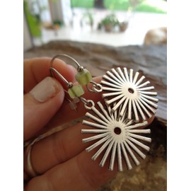 ✿ STRAHLENDE SONNEN SCHEIBE - GRÜNER STEIN ✿ einmalig schöne Ohrringe mit lindgrünem kleinen Stein und großen Ohrhaken