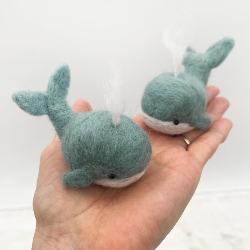 Bergin & Bath Needle Felting Kit, Whales. Make a Pair