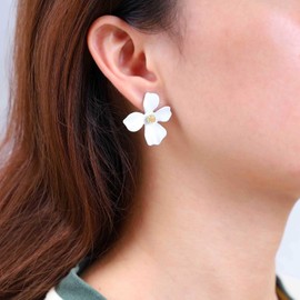 Inateannal Boho Flower Earrings White Flower Stud Earrings Vintage Matte Flower Earrings Acrylic Petal Earrings Wedding Petal Earrings Jewelry for Women and Girls