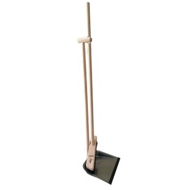 PEGGY PERFECT - Faule Grete Standing Sweeping Set with Long Handle. The ideal sweeping set with long handle for comfortable sweeping without bending over.