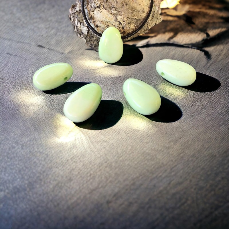 Steinfixx® - Gemstone pendant made of real lemon chrysoprase, teardrop