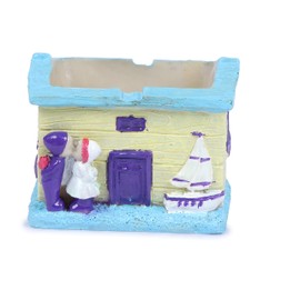 Pinkdesh Resin Material Couple Kiss House Design Ashtray for Office Home Decor (Multicolor)