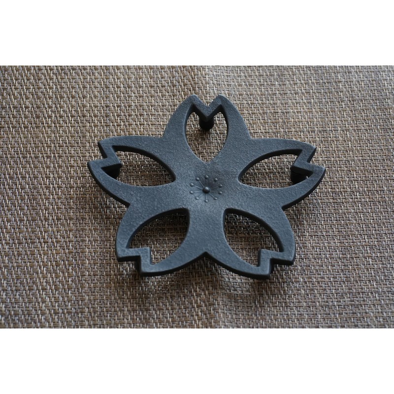 Ikenaga Iron Works Nambu Iron Kamashiki Cherry Blossom (Large) Black