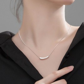 Yheakne Vintage Curved Bar Choker Necklace Silver Round Snake Chain Necklace Horizontal Bar Pendant Necklace Balance Tube Necklace Jewellery for Women, Zinc