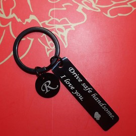 Vintashion Initial letter charm drive safe keychain valentine's gift for husband boyfriend (R-black)