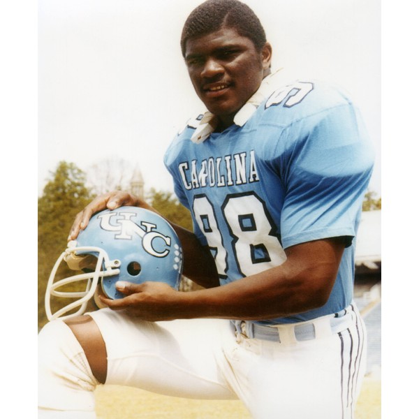 LAWRENCE TAYLOR UNC TARHEELS 8X10 SPORTS ACTION PHOTO (G)