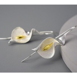 Elegant Flower Earrings Calla Lily Earrings Dainty Flower Calla Lily Hook Earrings Ethnic Flower Earrings for Women (Silver)