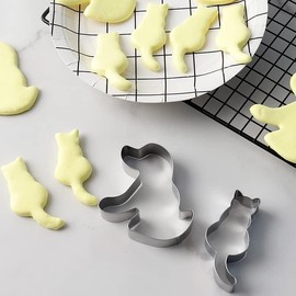 2Pcs Silver Cookie Cutters Set Cat Dog Cookie Cutter Stainless Biscuit Cutters Baking Molds Animal Shape Suit Small Cookie Cutters for Kitchen Baking,Bakeware