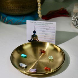 5.5inch Altar Ritual Plate Dish with Stones,Stainless Steel Flat Bowl Round Metal Jewelry Tray Prayer Astrology Tarot Plate Ring Trinket Holder for Smudging Decoration Trays Gold(Seven Chakras)
